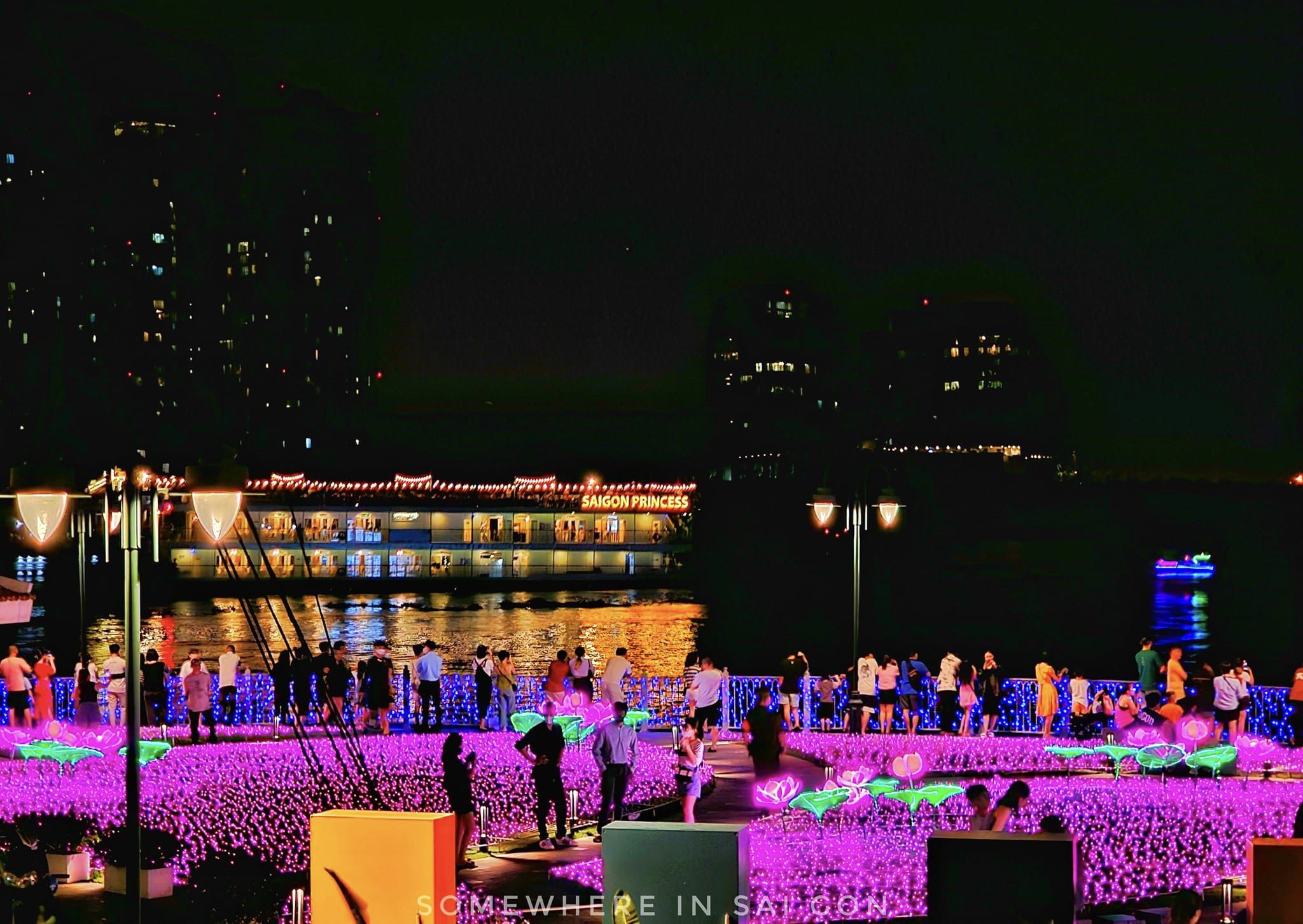 Lễ hội sông nước TPHCM 2023 là sự kiện được đầu tư nhất với quy mô cùng các kỹ thuật đẳng cấp thế giới lần đầu tiên xuất hiện trên dòng sông Sài Gòn hào hùng của dân tộc
