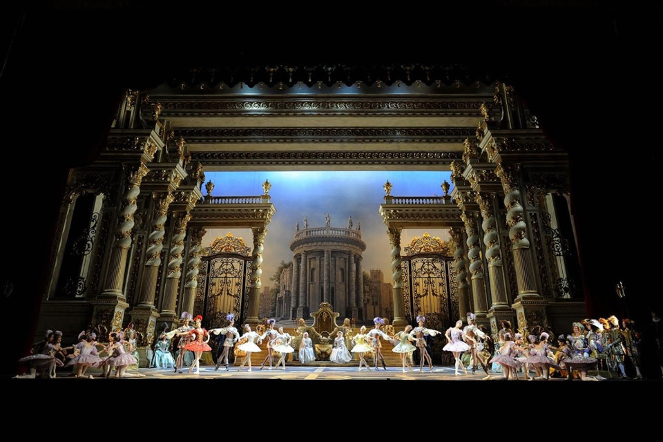 Nhạc nước nghệ thuật xuất hiện từ nghệ thuật đổ nước trên sân khấu Opera tại châu Âu vào thế kỷ 17 và 18